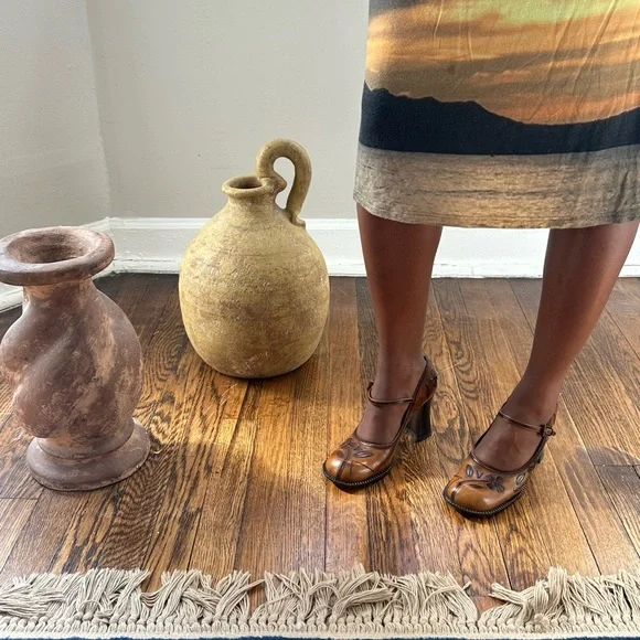 VINTAGE 1999 PRADA LEATHER FLORAL MARY JANE HEELS - Picture 10 of 11